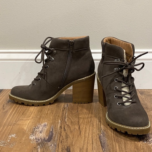 Brown heeled bootie - Picture 1 of 4